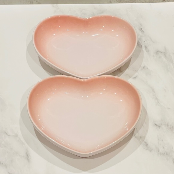 Le Creuset Heart Curved Dish Set of 2 - Picture 2 of 5